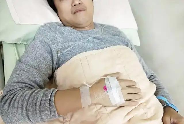一家人吃饭，丈夫3天后吐血身亡，看喉咙里的东西，医生：太可惜
王先生吃鱼时不小心