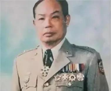 1954年，柳元麟担任金三角国民党残军总指挥后，远不如李弥服众，在一次会上，他被