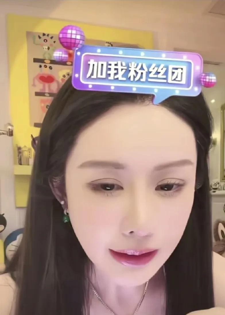 韦雪真的要筹拍短剧了，她要找八个男主，让直播间的姐妹过足眼瘾。
韦雪说，她为了直