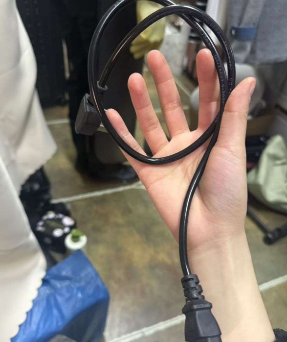 宿舍违禁查寝，这根线被查到了，请问什么理由才能解释这根线！！！