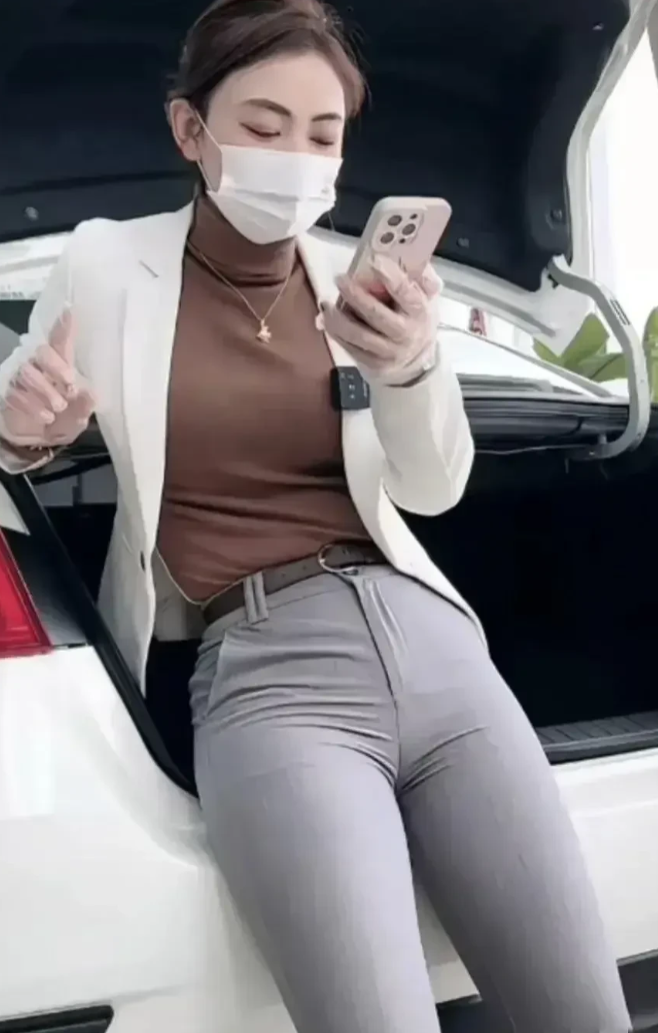 这是什么牌子的轿车！费油吗？？？
