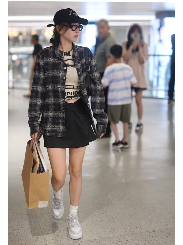 程潇格子衬衫休闲有型