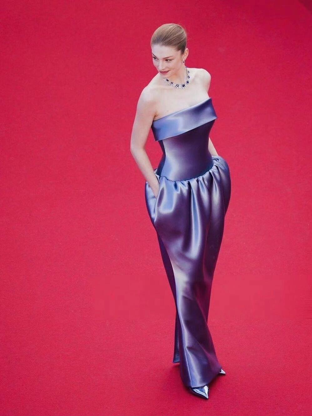 红毯的神出现了