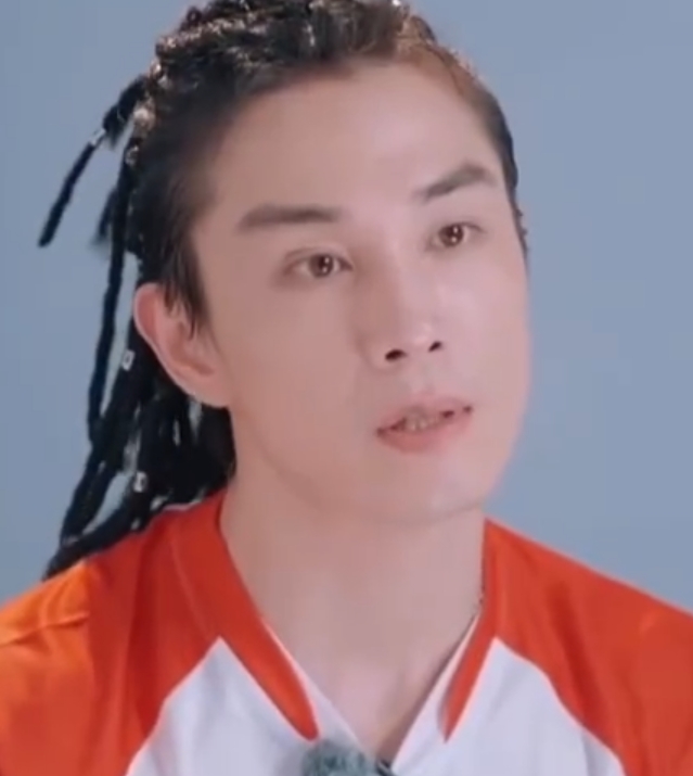 李承铉参加战至巅峰前后两幅面孔