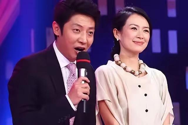 实话实说，章子怡亲自断送了自己的婚姻，章子怡当时要嫁给撒贝宁，那现在过的一定很不