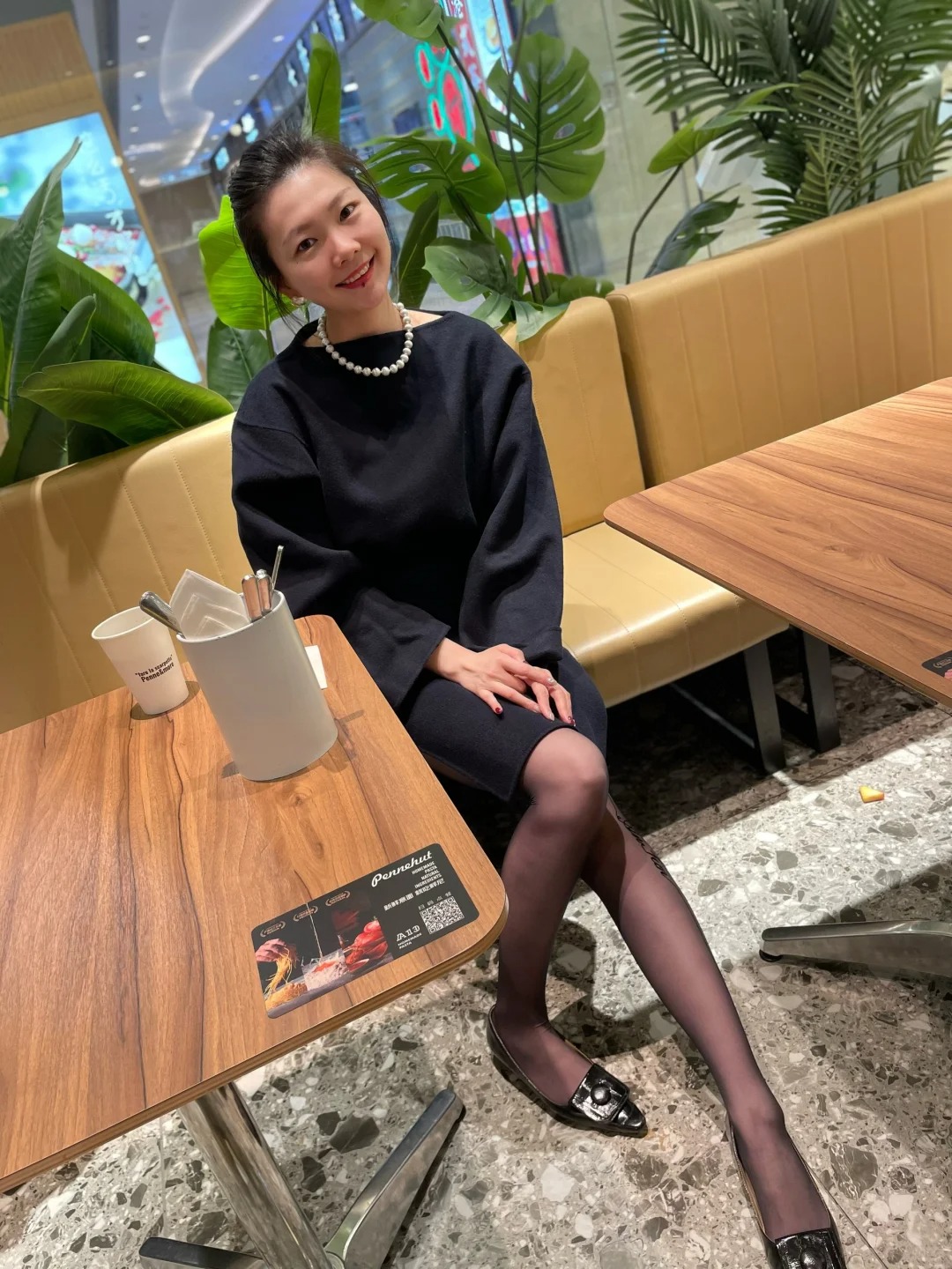 人妻ootd ｜ 喜欢套装，整整齐齐
被同事笑，
小朋友才穿套装！
可我真的很爱