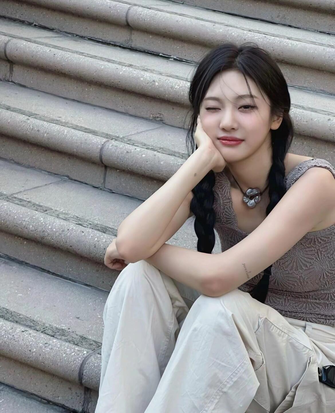 宁艺卓越来越美了