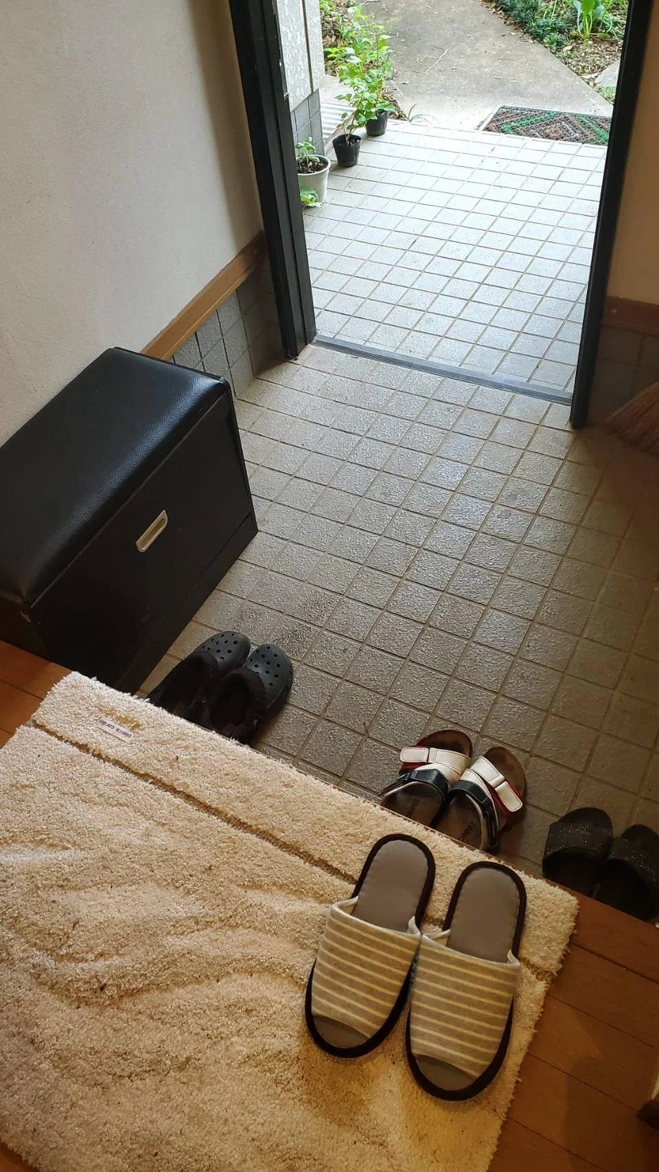 日本人进屋有脱鞋的习惯，遇见脚臭怎么办？