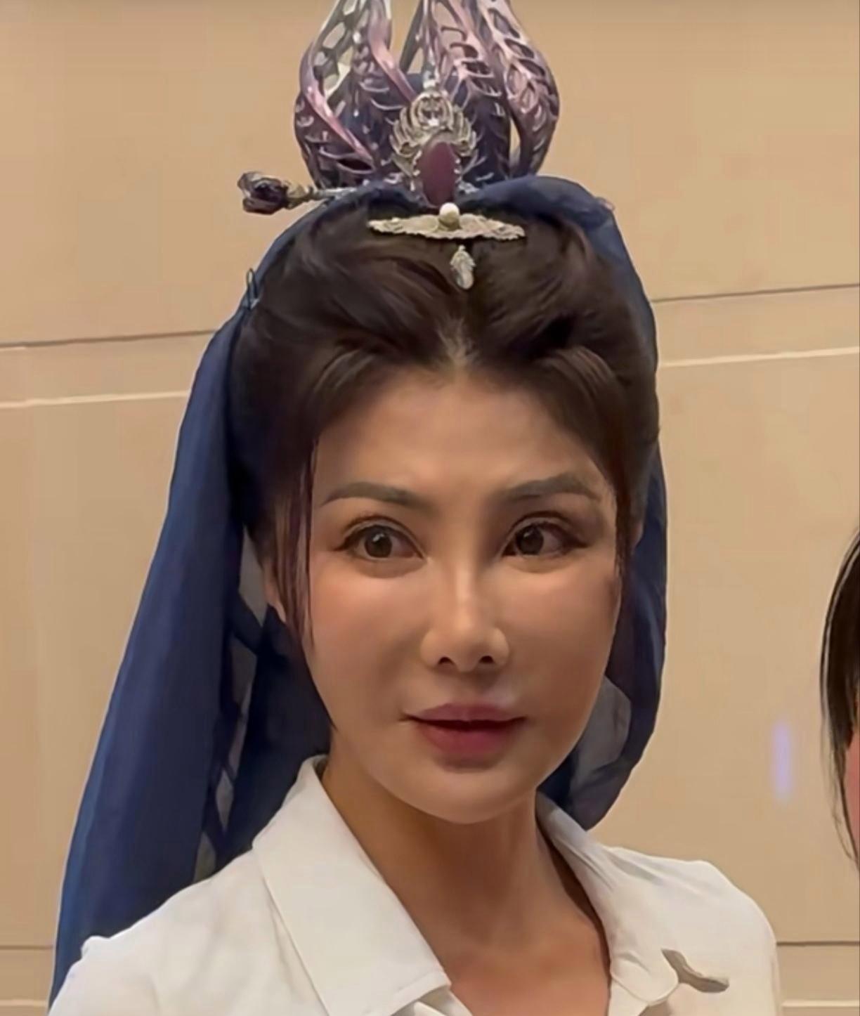 55岁杨丽菁整容前后，哪个更好看