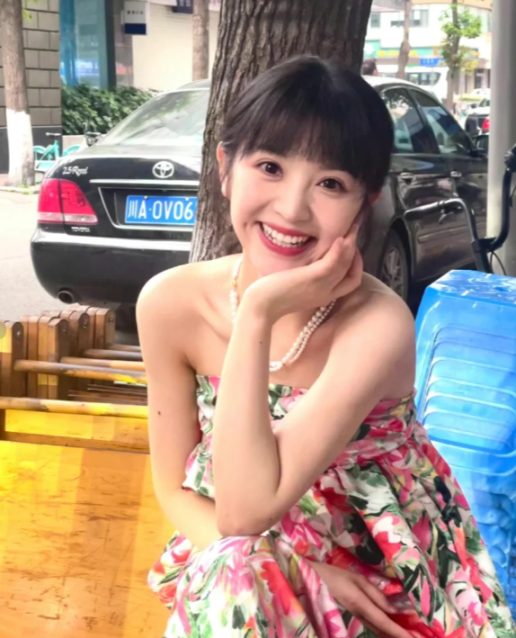 田曦薇碎花裙如何
