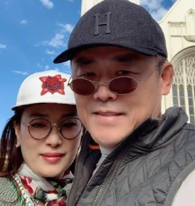 周立波和妻子国外生活照