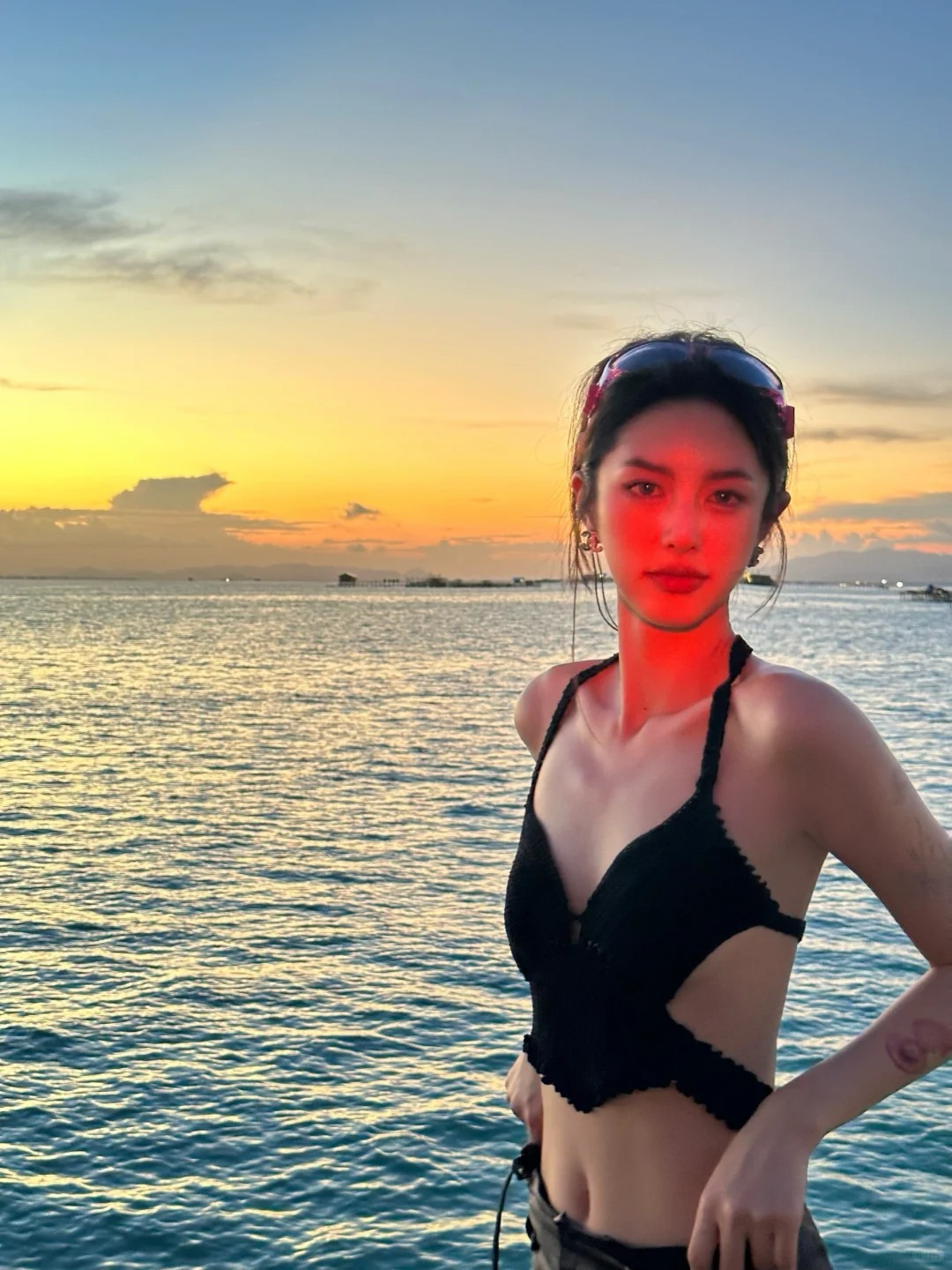 一定要在水屋看一次日落
为什么呢
因为看开心了可以直接从房间跳进海里
真正的听着