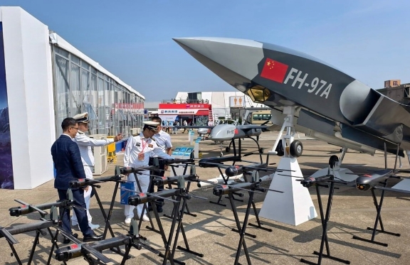 又一款无人机母舰亮相珠海航展，可携带12架无人机。

这次珠海航展我们展出了不少