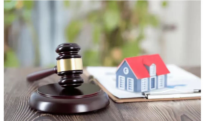 河南，一男子骑摩托车，出事故导致女友死亡，事后，男子自愿代女友赡养其父母，并改姓