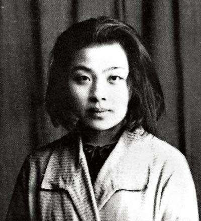丁玲曾和两个男人同居过

                           