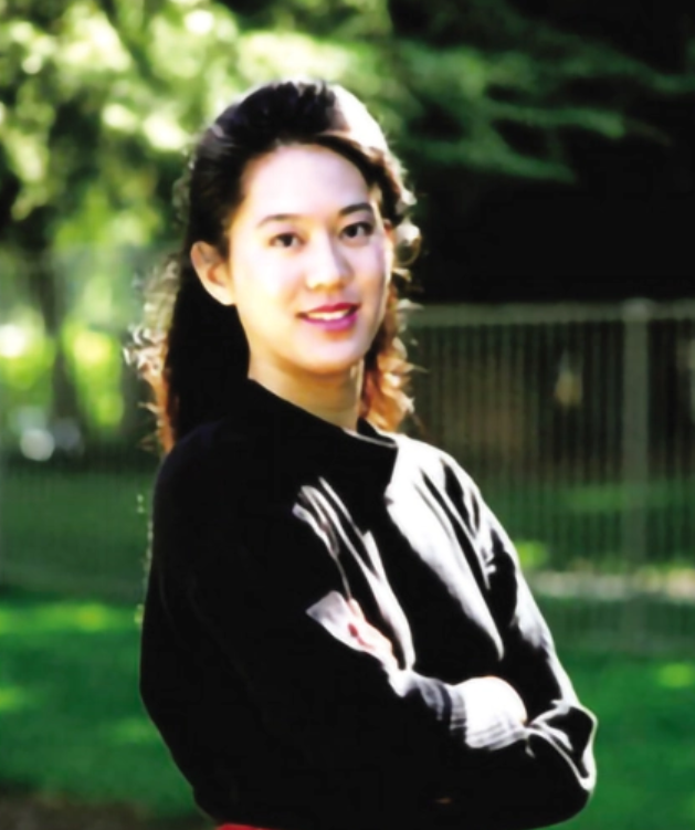 2004年，戳穿南京大屠杀真相的张纯如，在车内身亡！当时大家都认为她是自杀，谁知