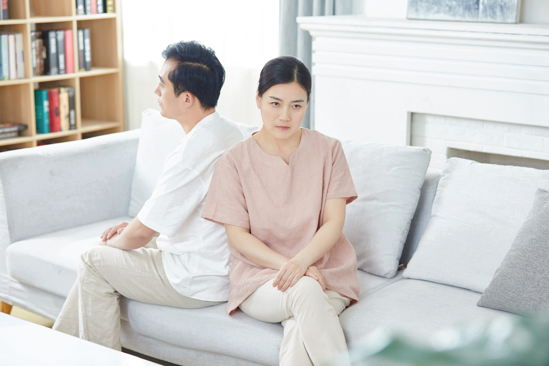 夫妻吵架闹矛盾，这3个底线不能逾越，要不有你后悔的时候
