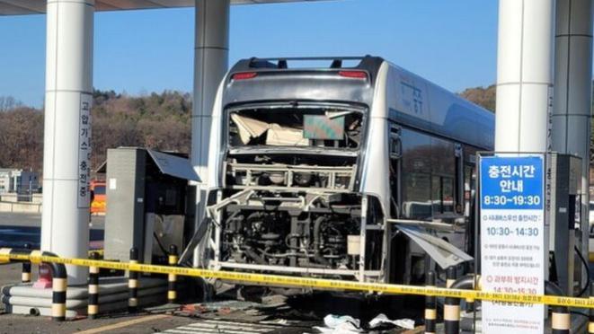 突发！加氢之后10秒爆炸，韩国氢能源公交车轰飞3人！