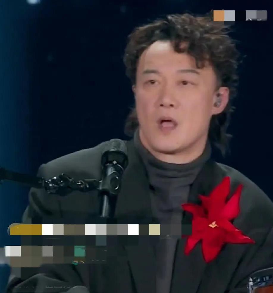 陈奕迅的春晚歌曲《孤勇者》超炫！