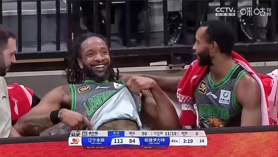 谁能想到啊！CBA19支球队都不要的威尓斯来到辽宁！竟涅槃重生了！
说实话，一开