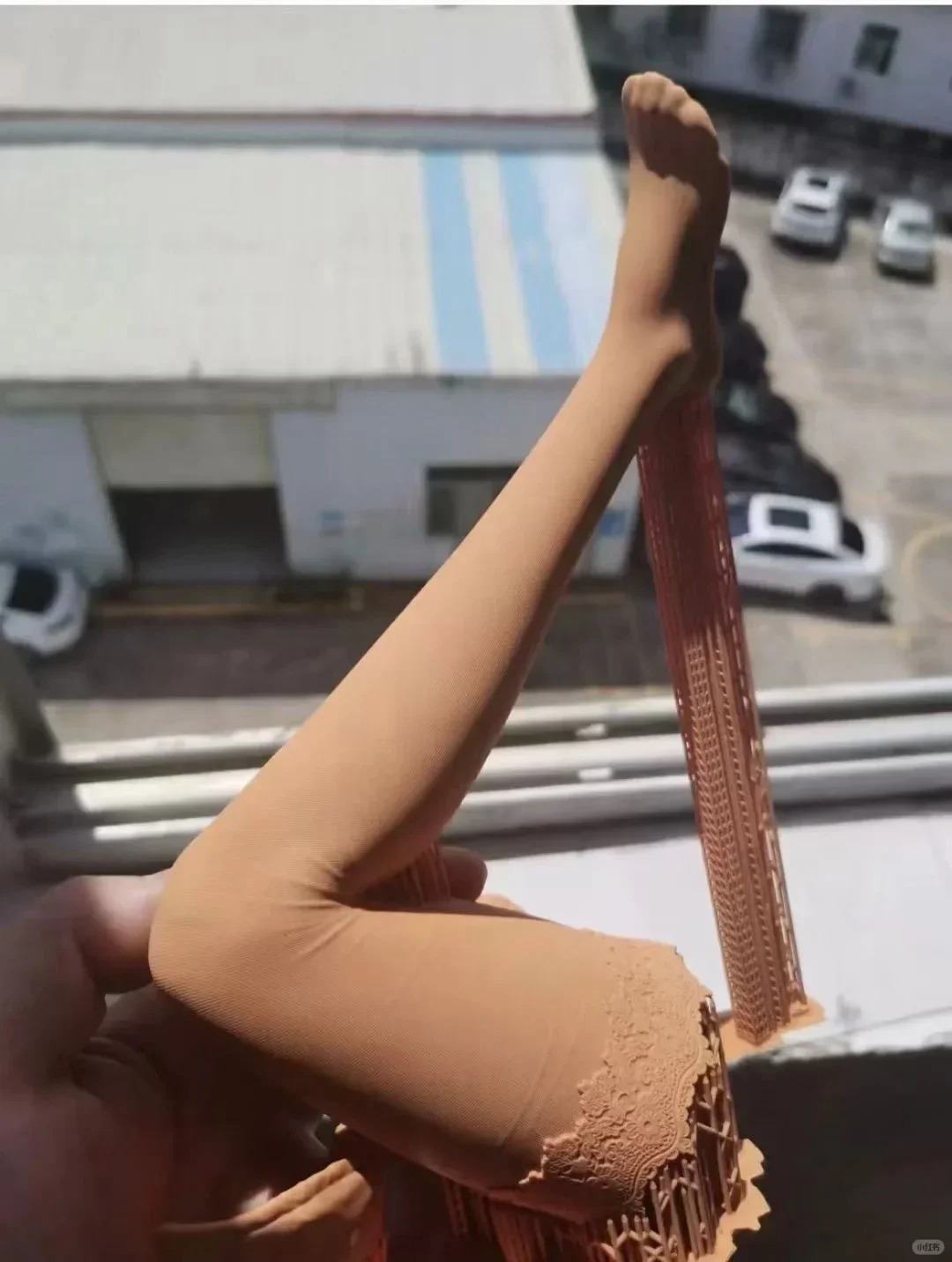 别问了！我真穿了！！
是不是被图片欺骗到了 其实这是3D打印出来的模型玩具！现在