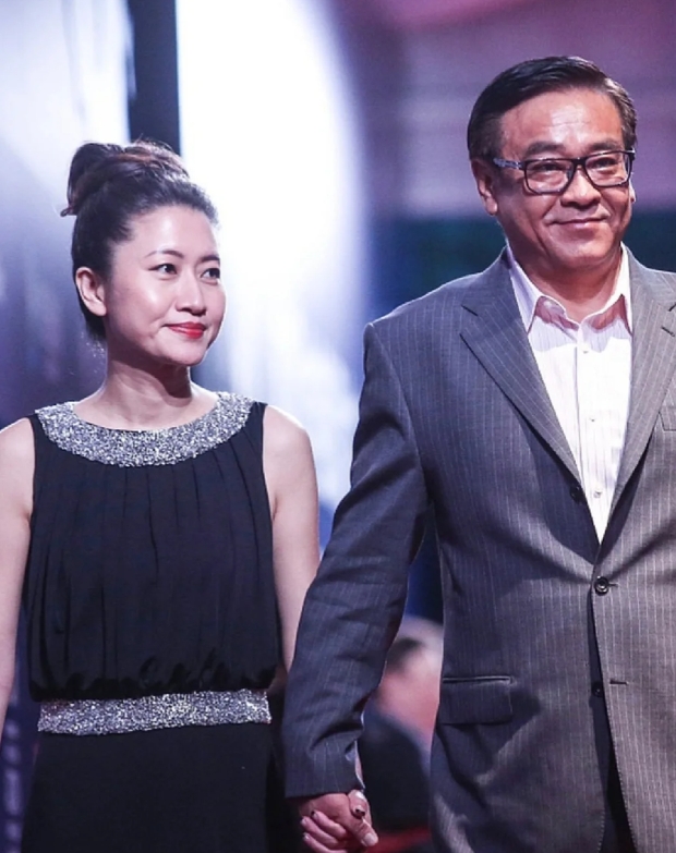 60岁导演尔冬升的偷抱私生子