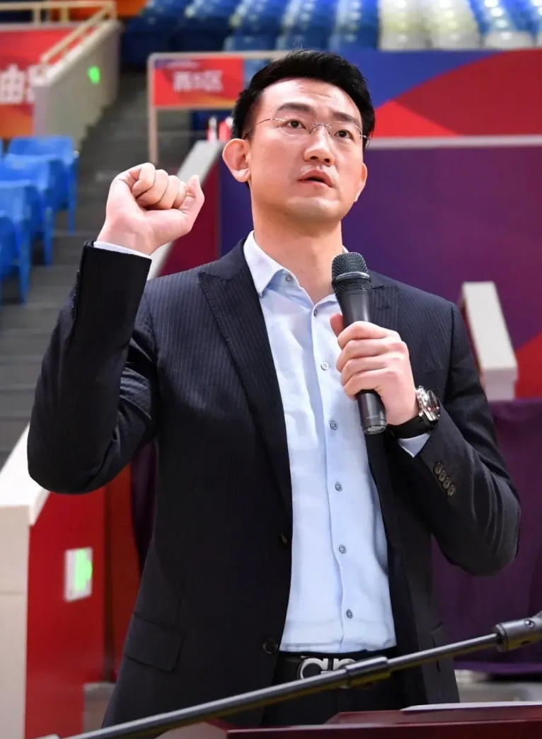 王博的用兵之道：
1、激活了博班和吴晓，博班战宁波上场十八分钟得到10分10篮板