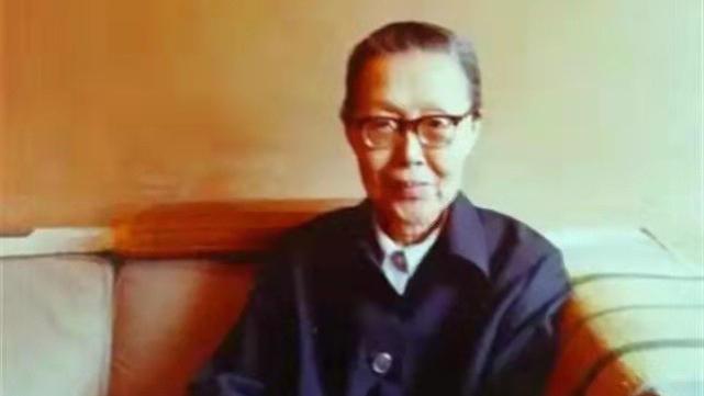 李开弟：26岁相遇，他用一块手绢和霞帔，让张爱玲姑姑苦等55年