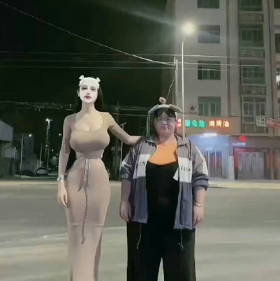 右边彩礼30万，左边倒贴80万，怎么选？