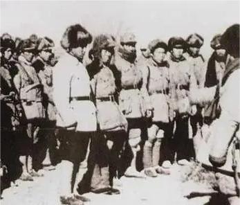1946年2月3日，通化投降的数千日本关东军发起暴乱，暴乱被平息后，大街上都是被