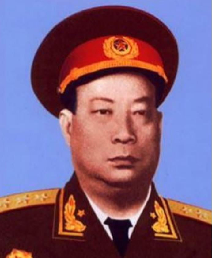 1959年开国上将贺炳炎一张珍贵的全家合影，贺炳炎将军6岁丧母，9岁拜武当一清道