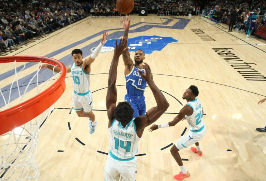 雄鹿125-119拿下黄蜂这一战，看清楚了有5个事实，和大家分享:
    第一