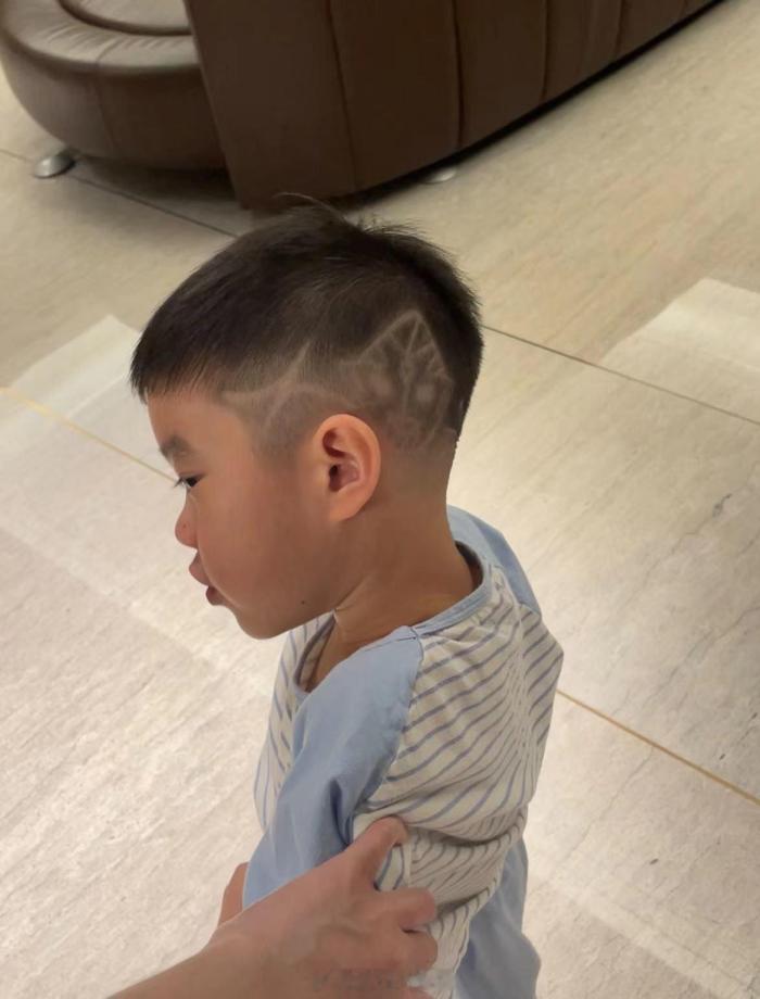 除了笑 还是笑 ​​​