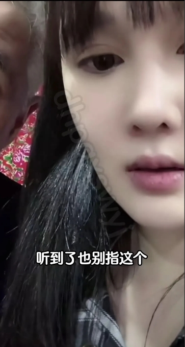 赵本山现身女儿球球直播间说：要播咱就好好播，不播就不播。别指望这个发大财，你生活