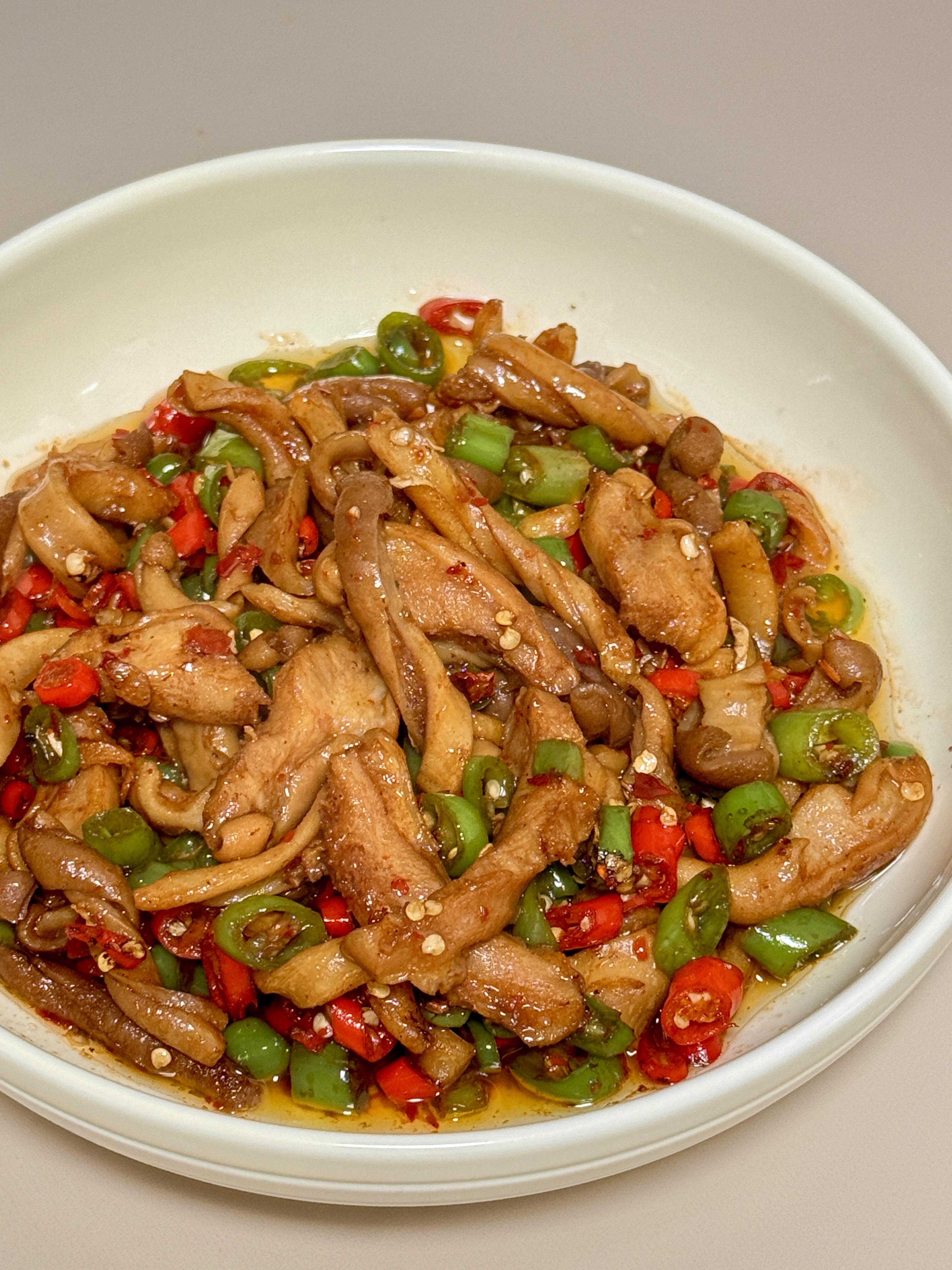 谁都拒绝不了的爆炒猪肚！！
我家年夜饭上必不可少的一道菜！！江西人应该都拒绝不了