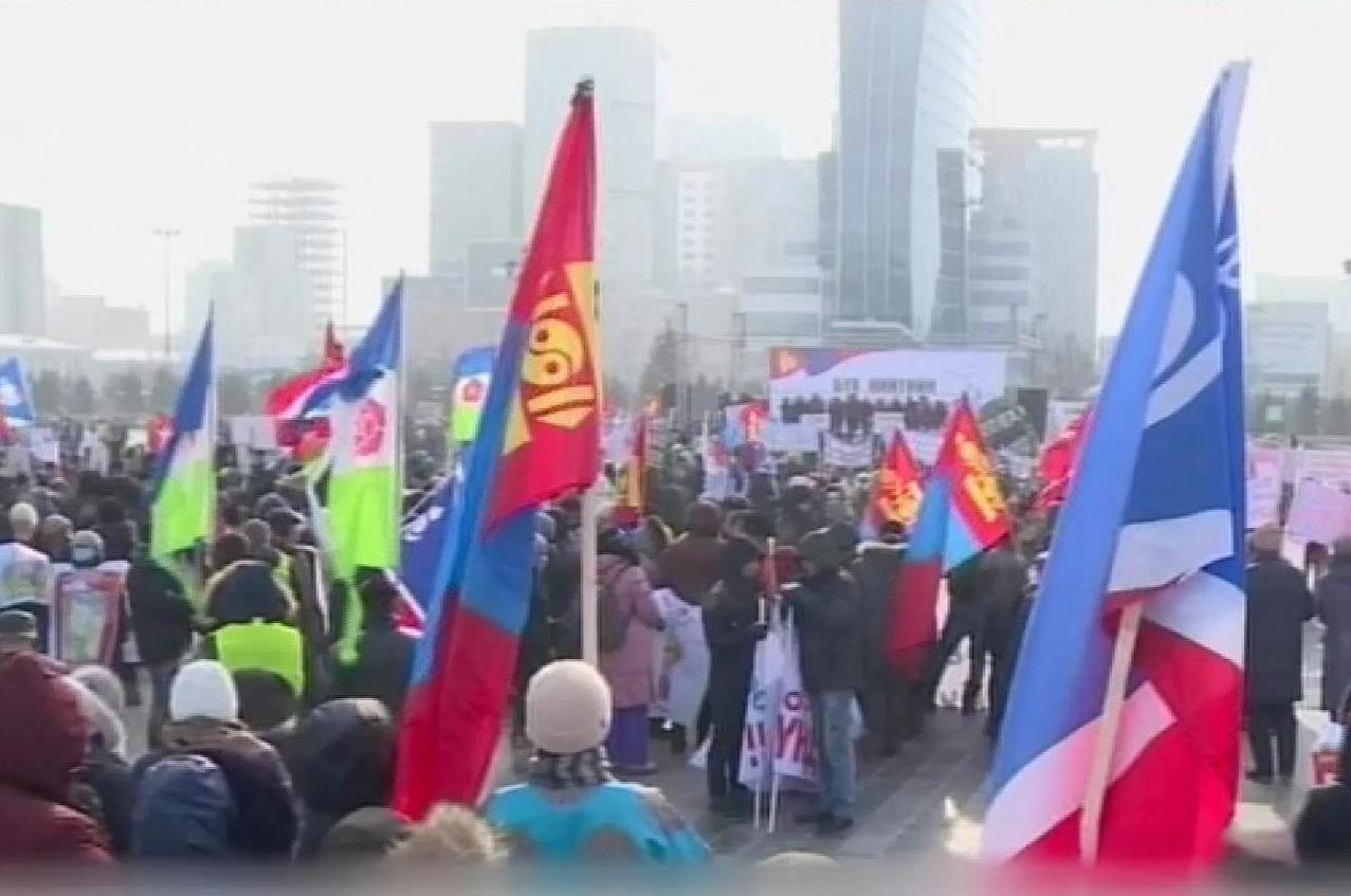 近日，蒙古国发生大规模反华示威，人数众多，场面壮观。令人不解的是，蒙古与东方大国