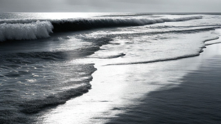 世界不是童话，人心不是水晶球