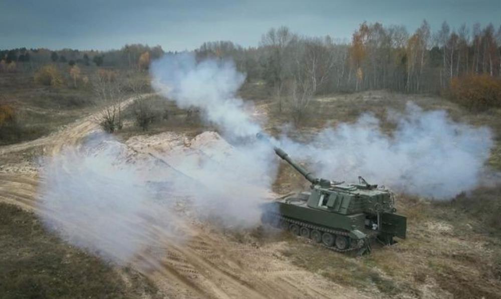 库尔斯克俄军的坦克和装甲车损失惨重，军官迫使战士乘坐卡车冲锋

由于军事装备的灾