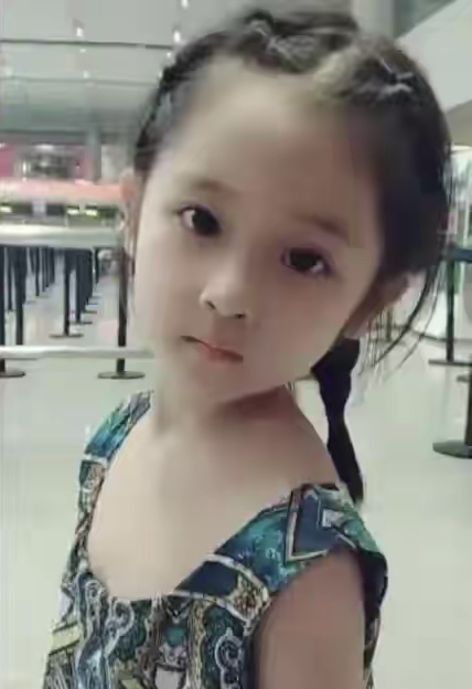 结婚五年多，我一直无法生育，就领养了一个女儿，但是，去年我竟然意外怀孕了，并生下