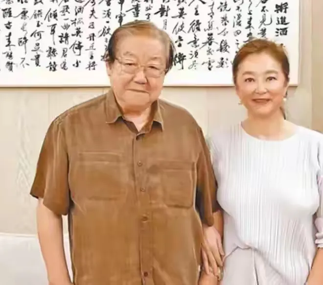 70岁大妈林青霞不穿内衣遭吐槽，我觉得很无聊人家不穿内衣跟你有关系哪些明星但胸漏