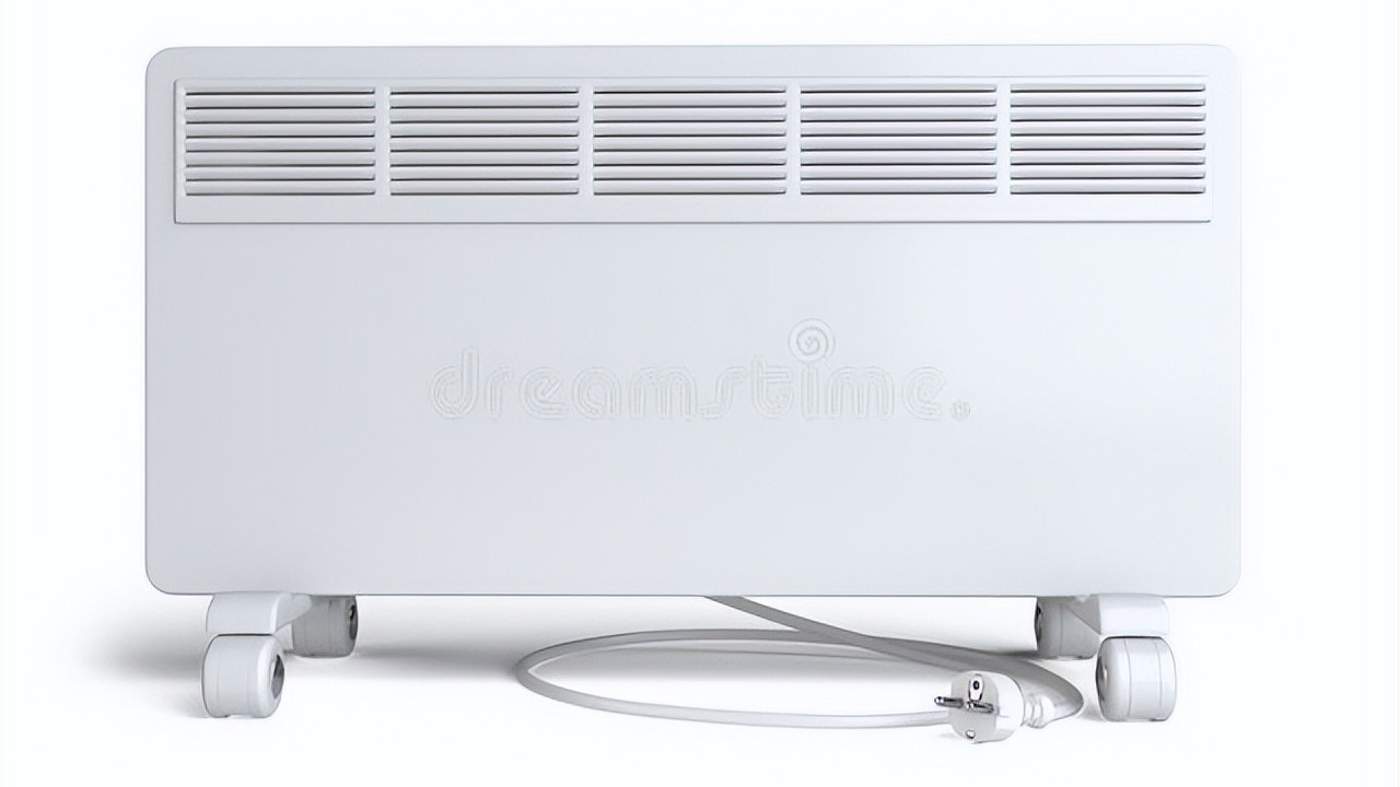 取暖器覆被引发火灾 女孩惊险逃生