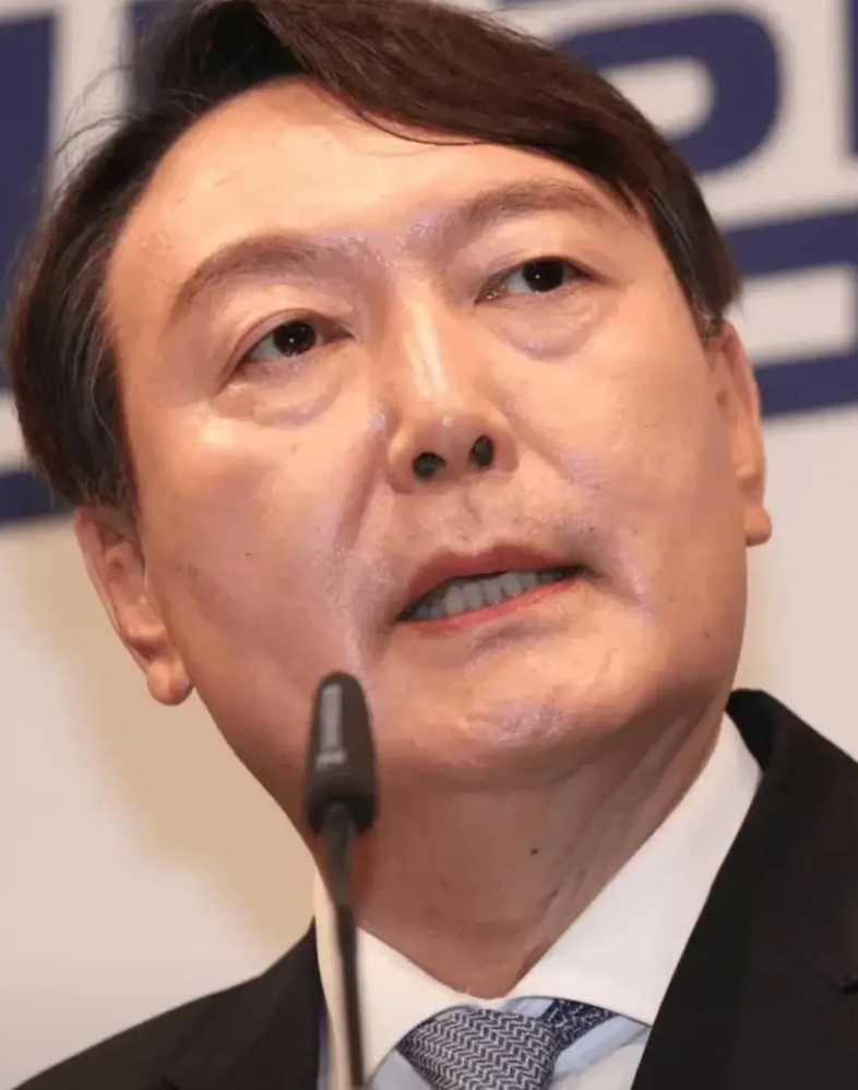 没有最惨，只有更惨，韩国警方开始就尹锡悦涉“内乱罪”进行调查，昨天有多嚣张，今天