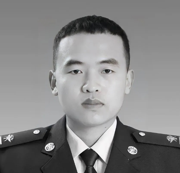 逆行冲锋！大连居民楼爆燃瞬间，26岁的李梦豪竟用后背“计算”爆炸冲击波——在烟气