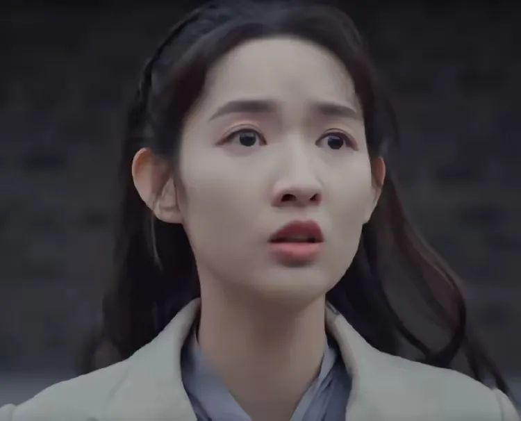 大家有没有注意到？

在那个很火的剧《孤舟》里，扮演肖若彤的王玉雯，她身高170