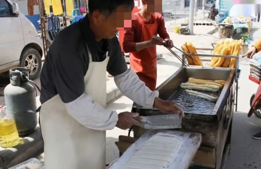 “还有天理吗？”福建一大爷，掏空积蓄开了一家早餐店，开业当天，就因为14根油条，