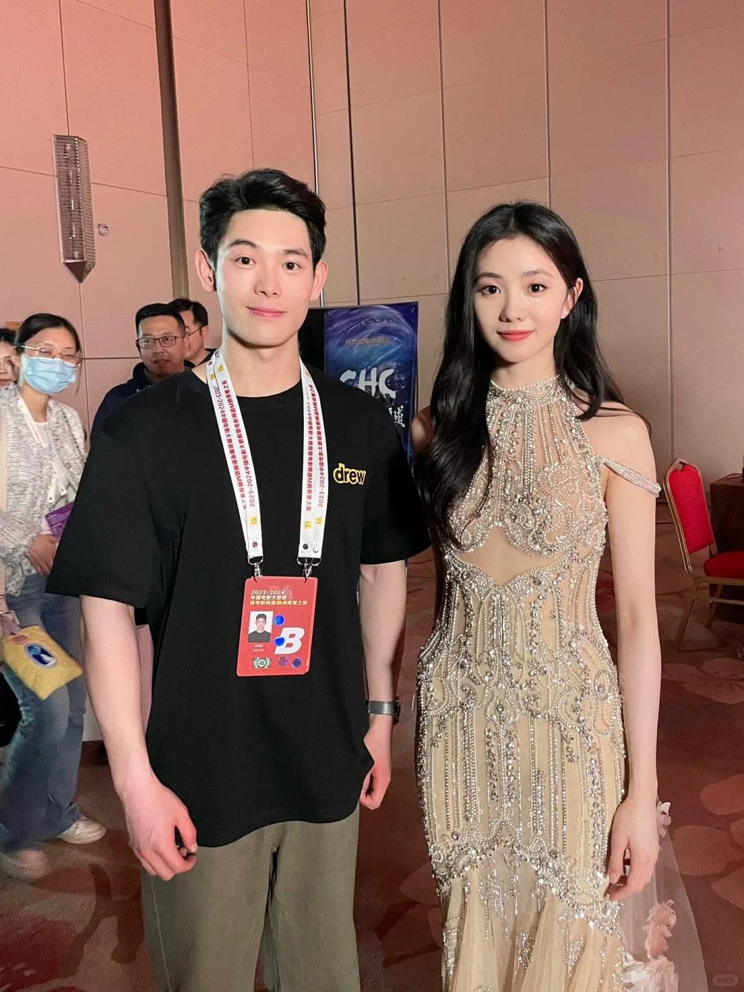 和刘浩存合影了！！
本人真的巨美！说话好温柔