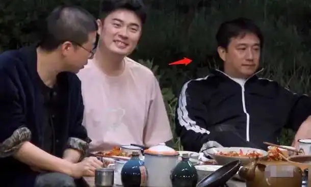 莫名的就全网黑黄磊了，搞不懂，好像他们真的吃过黄磊做饭难吃一样，难吃彭昱畅肥成那