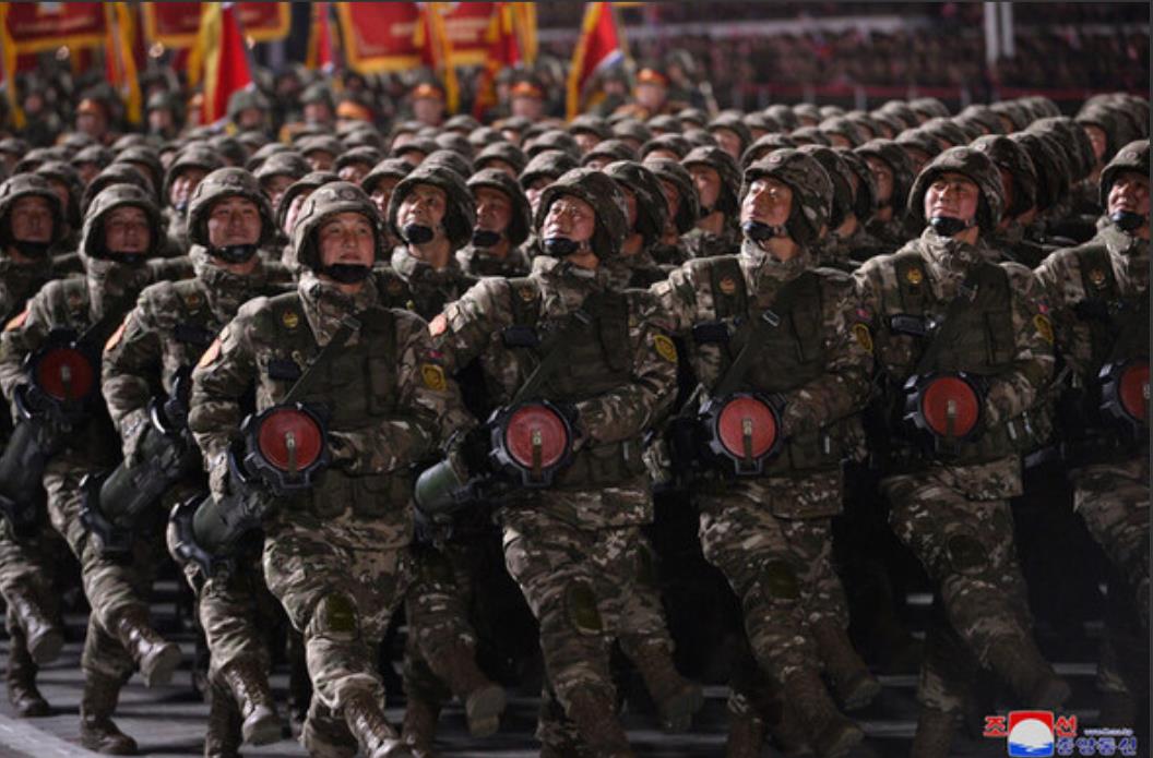 【乌军抱怨朝军炮兵火力太强，专家分析称，这还只是个开胃菜】
近日，有乌克兰电报频