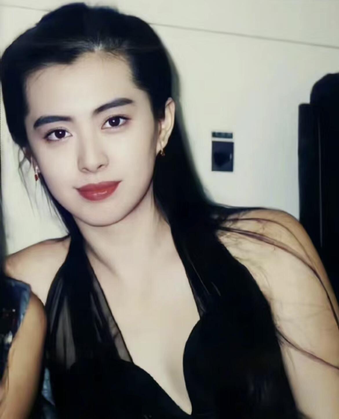 王祖贤，这位在中国影坛上熠熠生辉的女演员