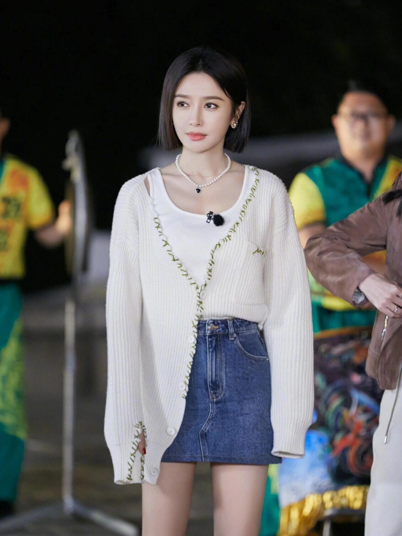 肤白貌美大长腿，40岁的秦岚的状态好好